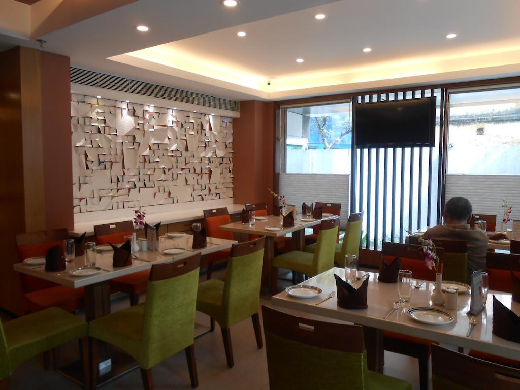 Southern Plaza Kolkata Exterior photo